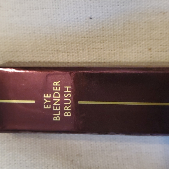 Charlotte Tilbury Eye Blender Brush NIB - Picture 3 of 6